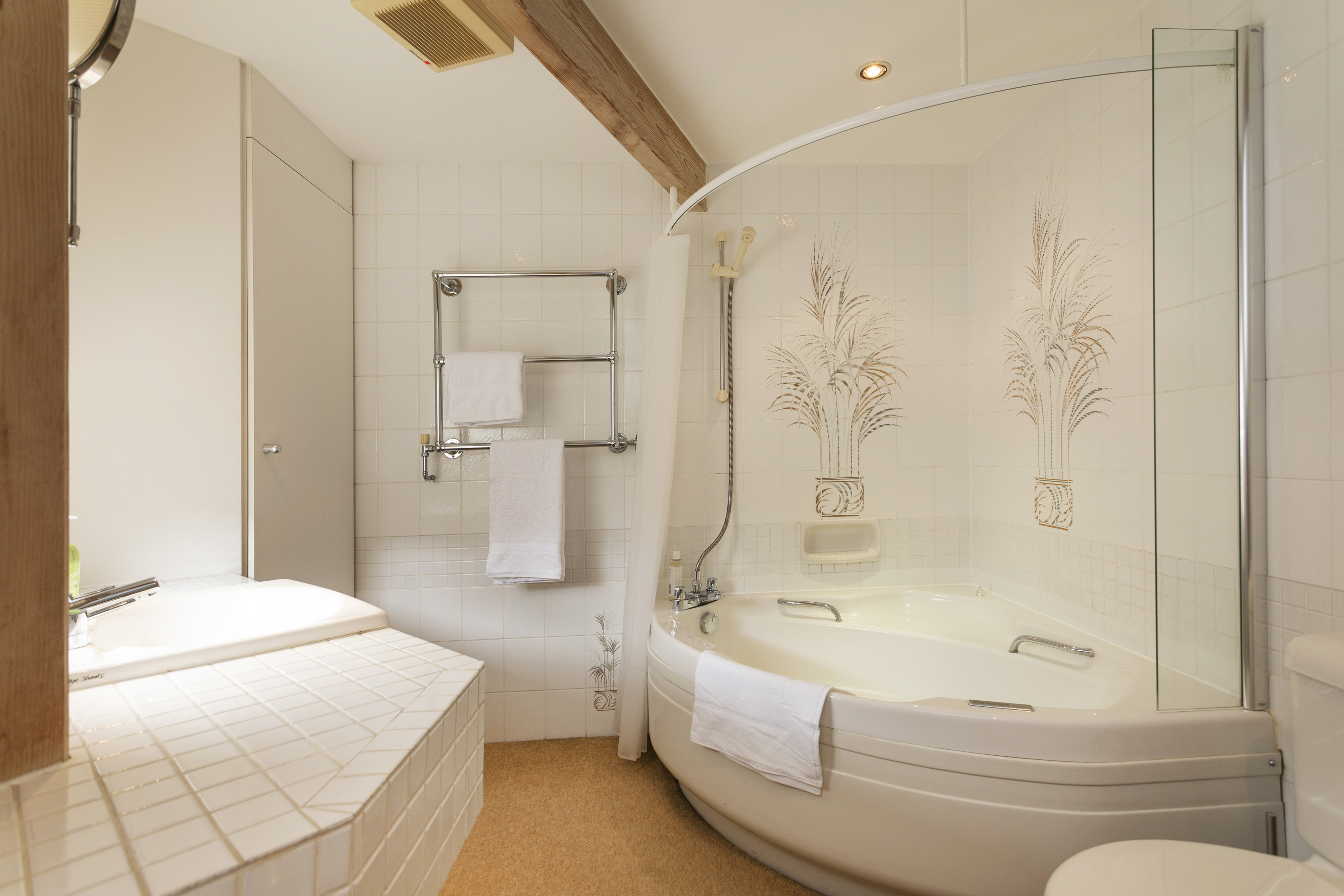 The en suite bathroom at The Round House