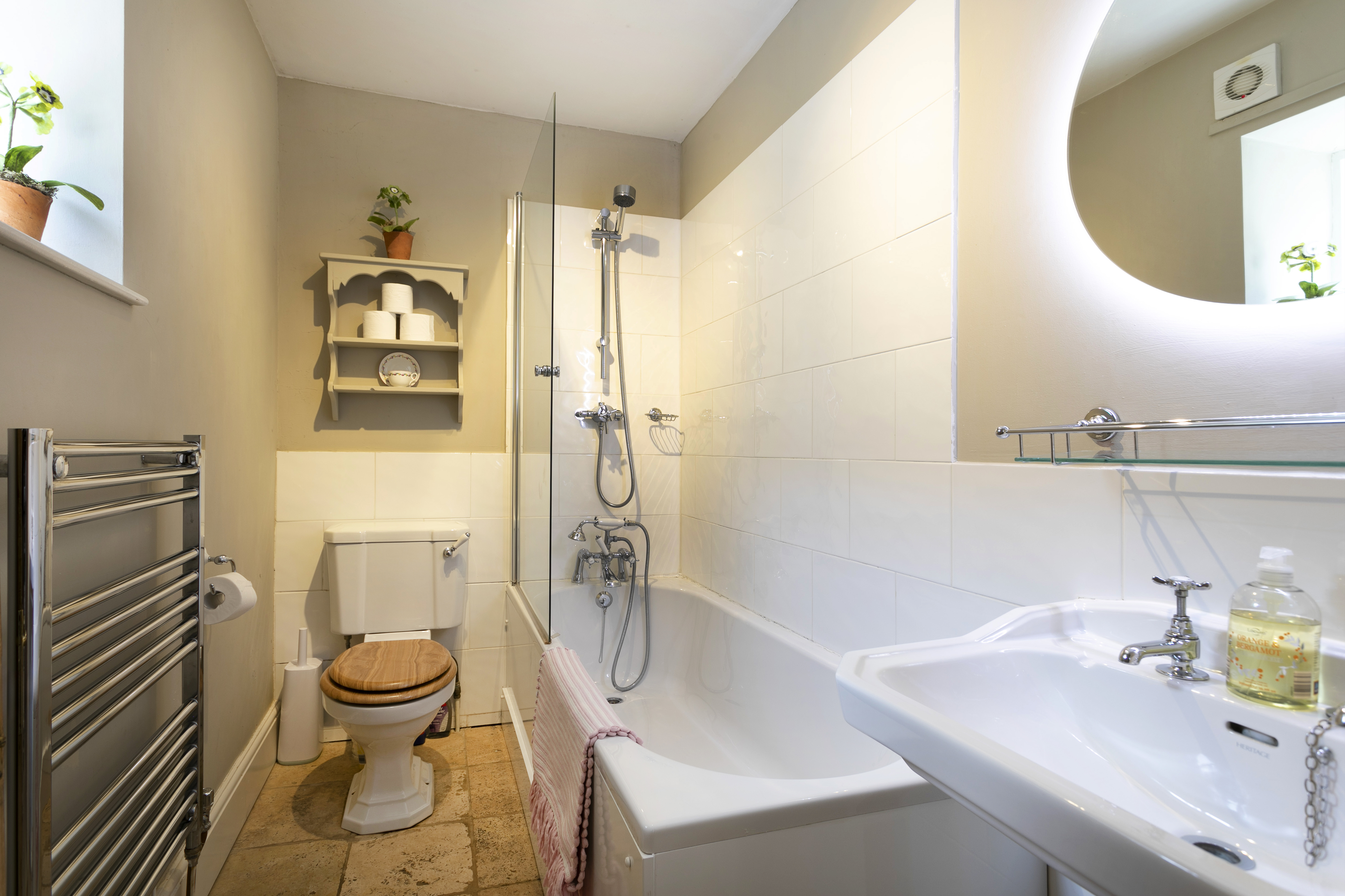 The bathroom at Swallow's Cottage