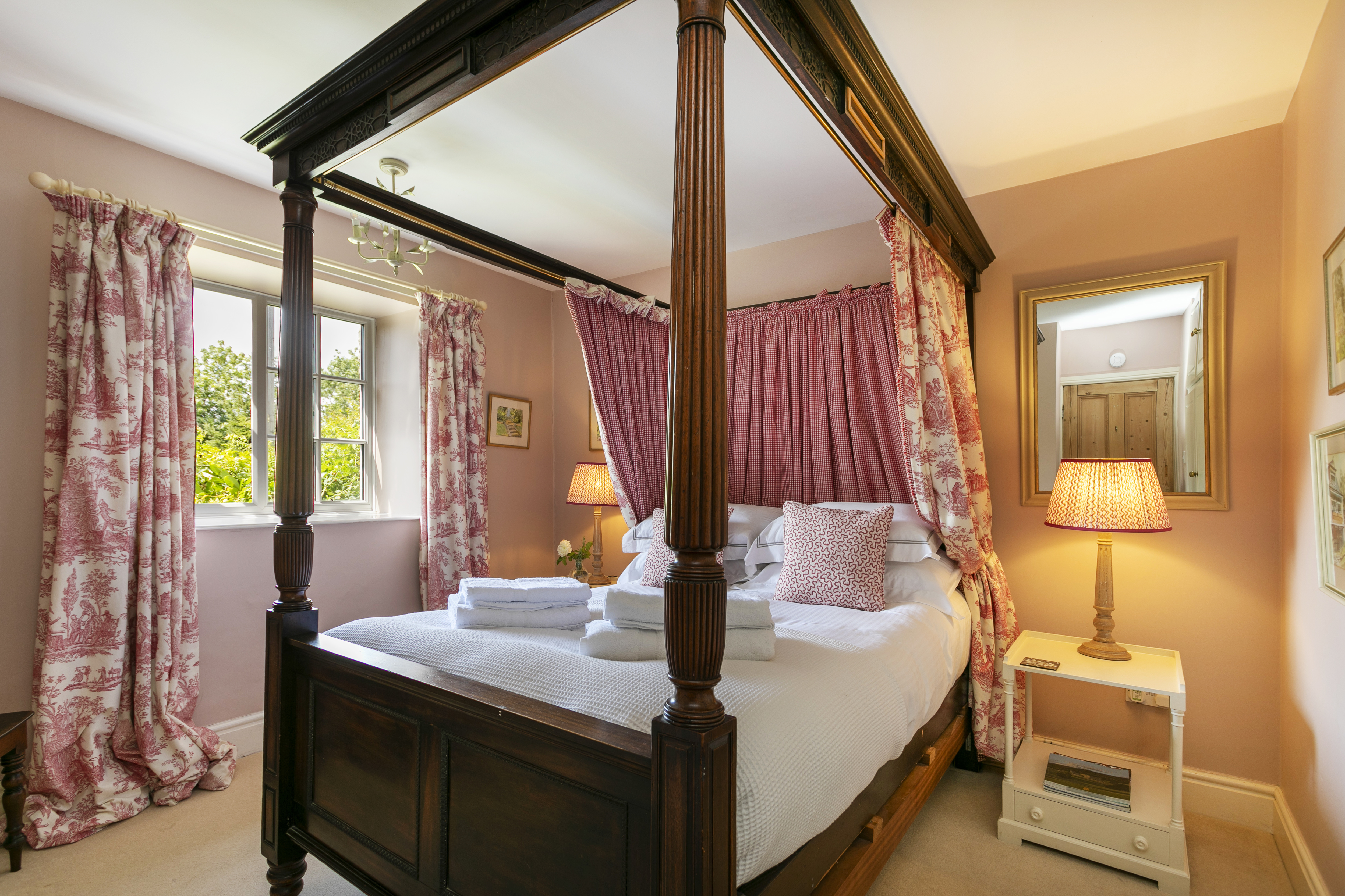 The four-poster double bedroom at Swallow's Cottage